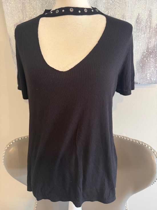 Jac Parker Tops - Black Ribbed Cutout V-Neck Top with Grommet Collar size large